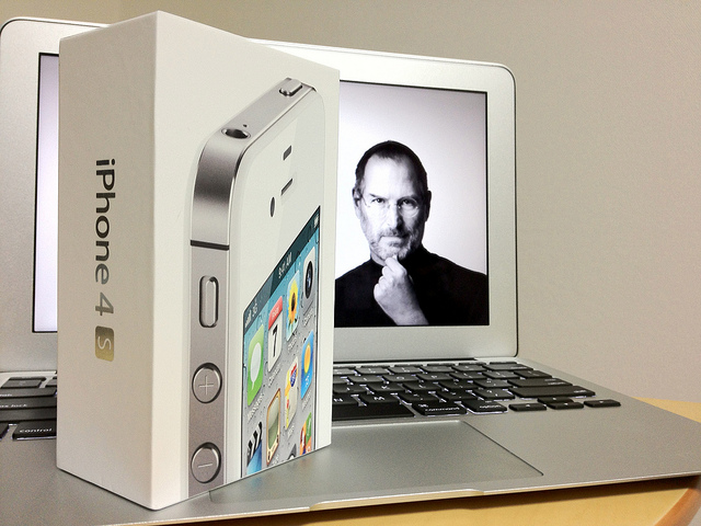 Apple opens iPhone 4S preorders in additional launch countries