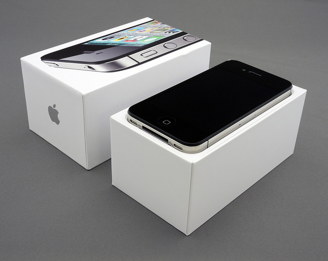 Apple’s iPhone 4S now available in additional launch countries