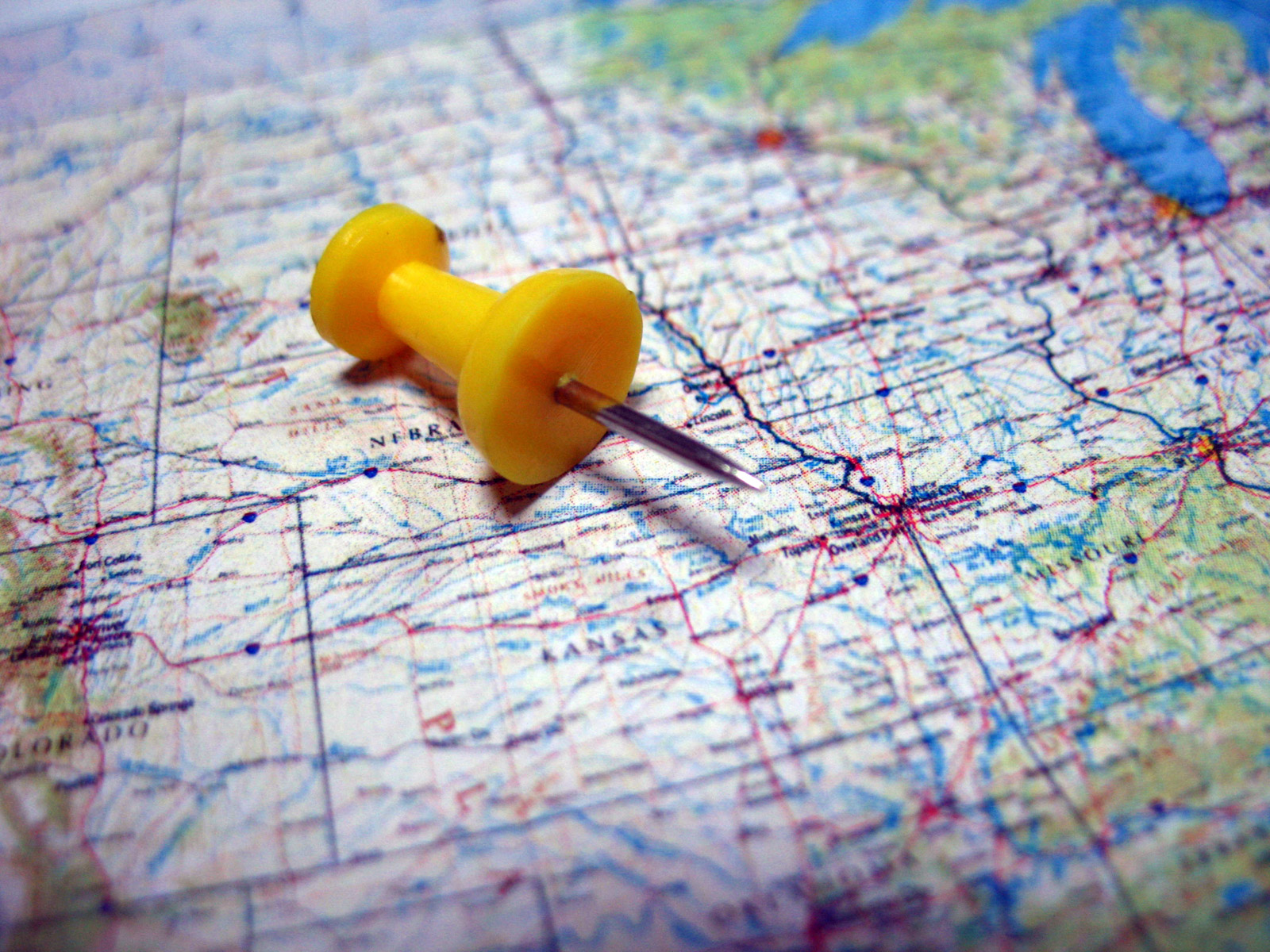 Send instant location-based gifts through Clingle on your iPhone