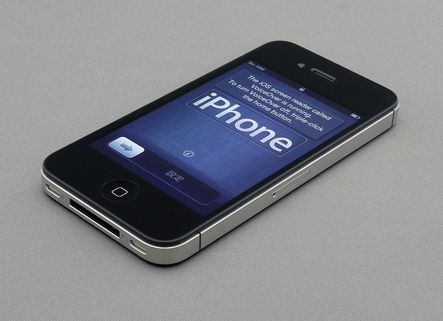 South Korean operators seeing high cancellations, slowing sales of iPhone 4S