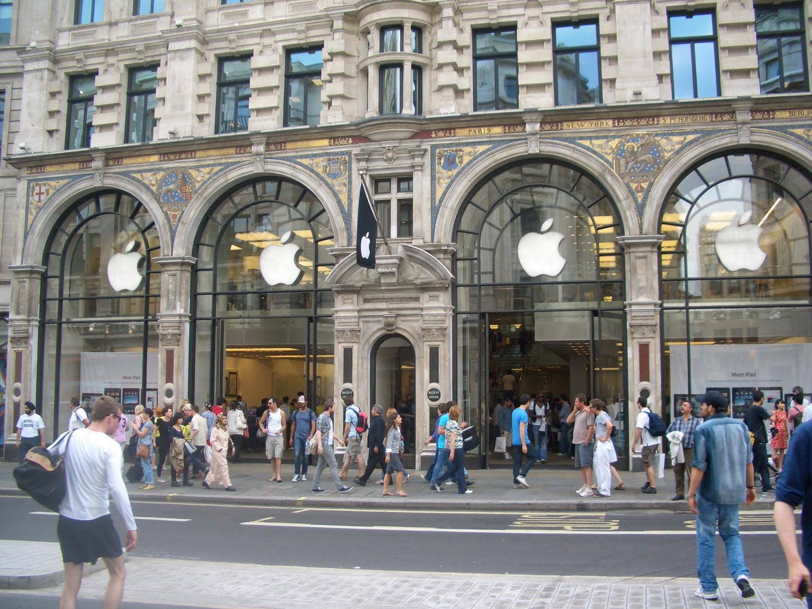 Changes to the Apple Store should help you avoid its salespeople