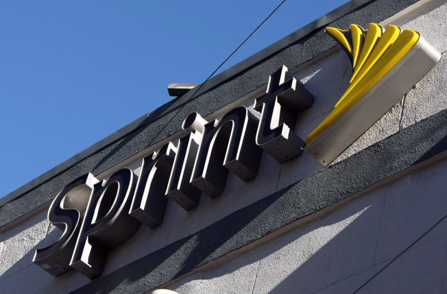 Sprint to begin locking iPhone 4S SIMs, early adopters will be unaffected