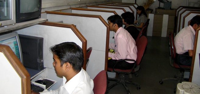Internet users exceed 100 million in India; mobile net usage still in infancy