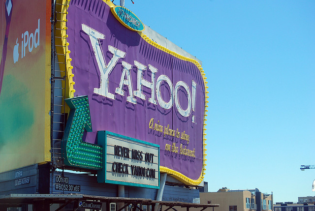 Yahoo Hub brings group messaging, free SMS conferencing to Android devices
