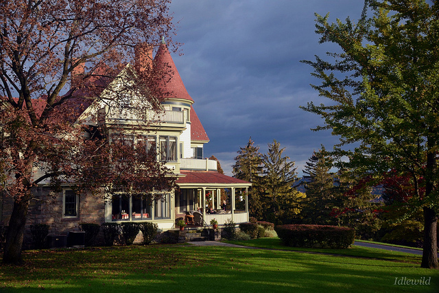 Hotels are lame, find a house to rent with Rentmix instead