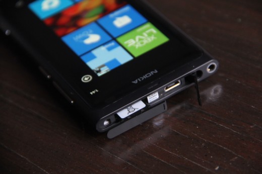 Update for Nokia Lumia 800 rolling out, offers charging, display brightness and audio improvements