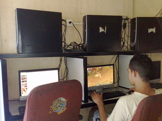 1/3 of Brazilians have Internet access at home or work, up 17% from 2010