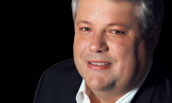 Apple puts CFO Peter Oppenheimer temporarily in charge of retail