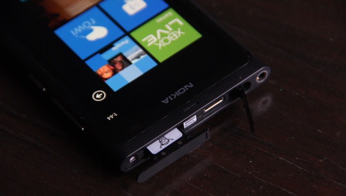 nokia lumia 800 case