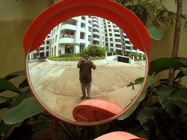 Google nags ego-searchers to complete Google+ profiles