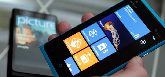 Nokia acknowledges Lumia 900 issue, plans software update and $100 discount