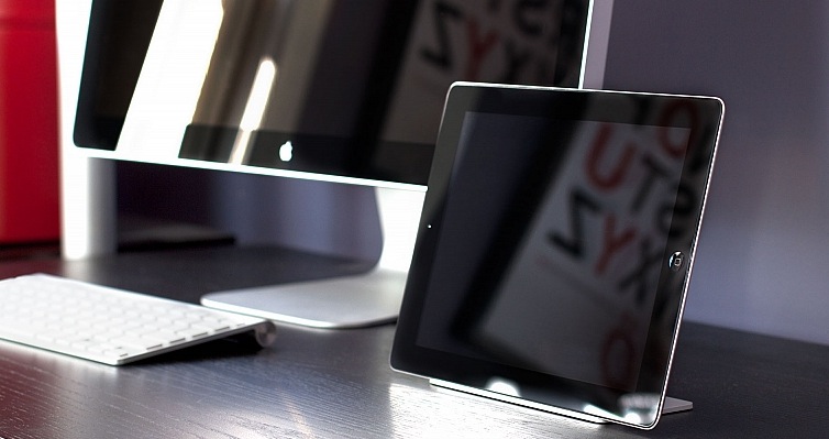 Slick: The Magnus stand uses the iPad 2’s own magnets to keep it upright
