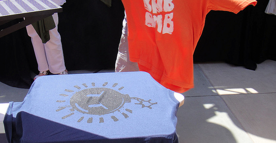 Subscription service startup ‘Swag of the Month’ goes social with free shirts