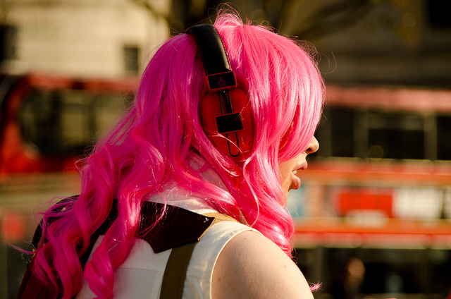 Facebook launches âListen Withâ feature, lets you enjoy music with your friends