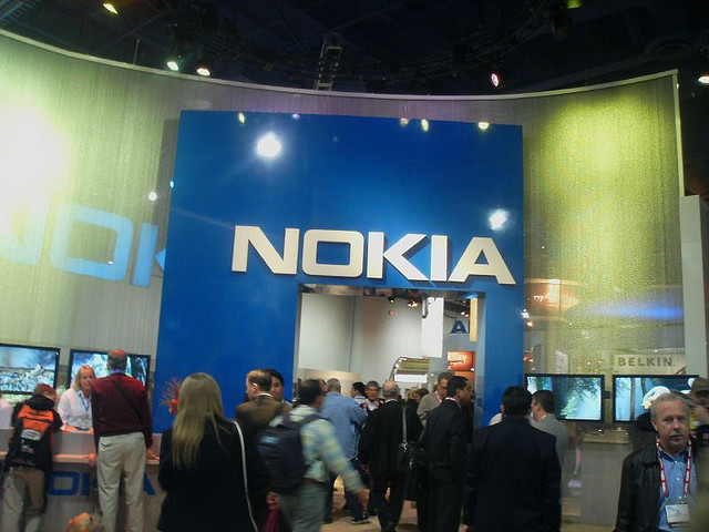 Nokia confirms white Lumia 800 to launch in Europe by the end of February