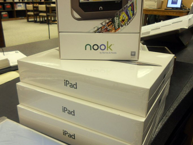 Barnes & Noble launches 8GB Nook Tablet for $199, goes toe-to-toe with Amazon