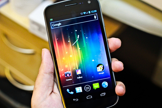 Verizon offering the Droid Razr or Galaxy Nexus for free to some customers