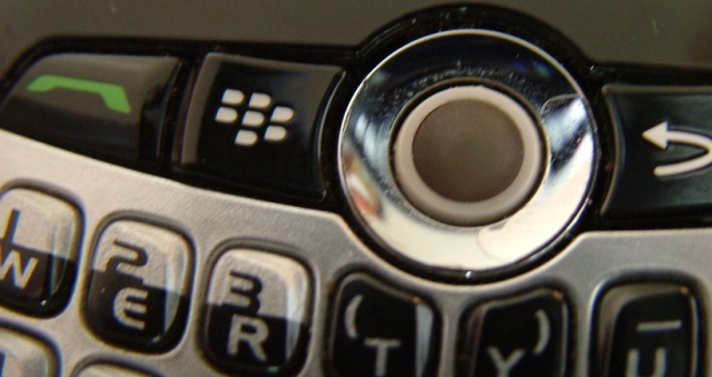 Viadeo brings its professional social network to BlackBerry smartphones