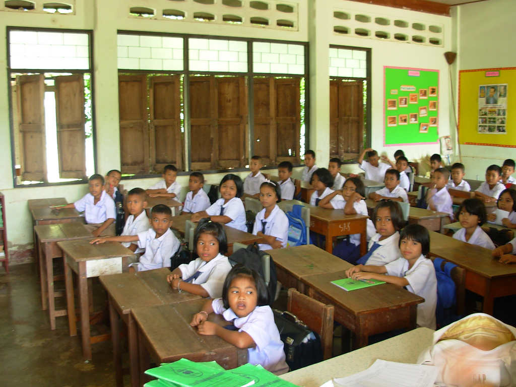 Thailand and China strike a deal to give tablet computers to Thai schoolchildren