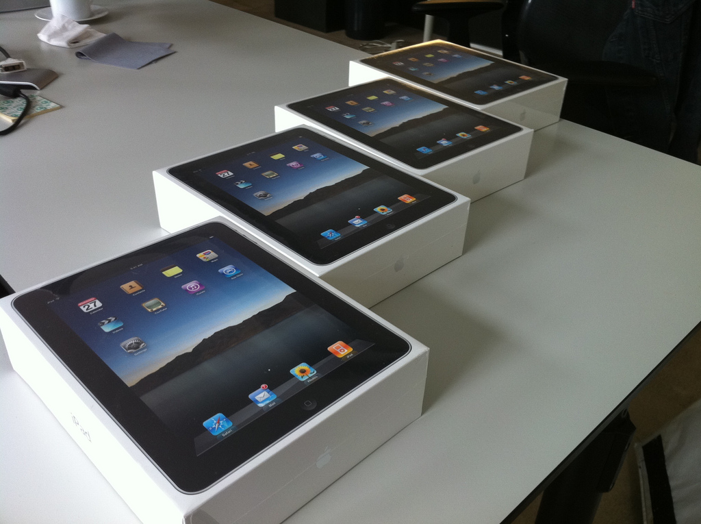 Report claims 200,000 new iPads have already been smuggled into China-Hong Kong border city