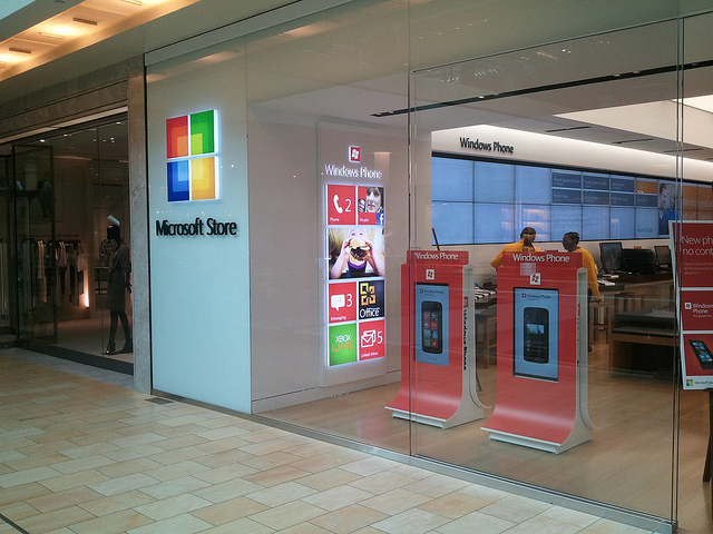 Microsoft partners with Barnes & Noble in $300 million e-reading investment