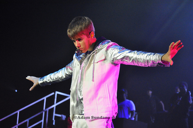 Bieberized: Justin Bieber joins social video sharing app Viddy