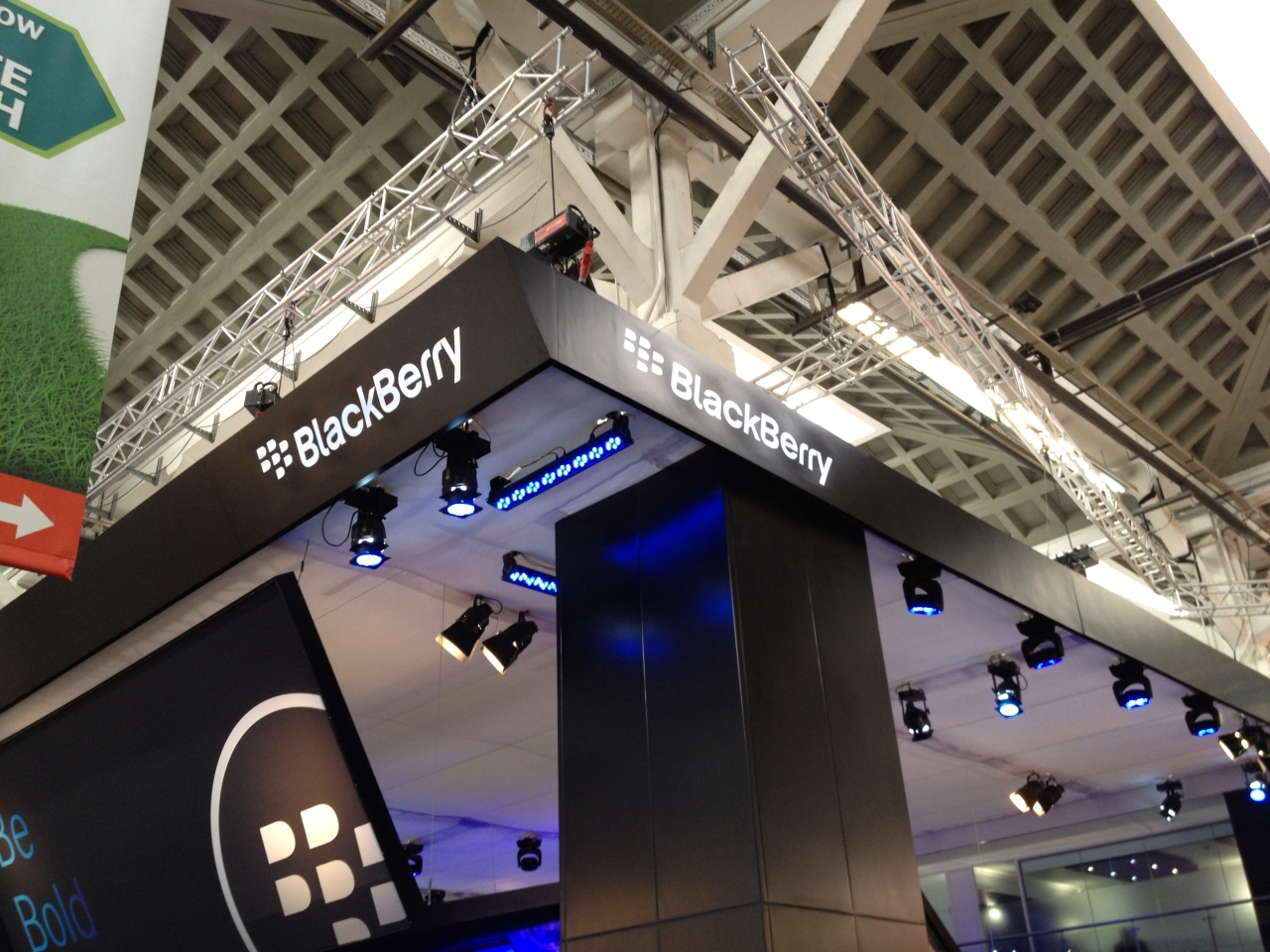 RIM brings in ex-Sony and Lightsquared execs as new COO and CMO