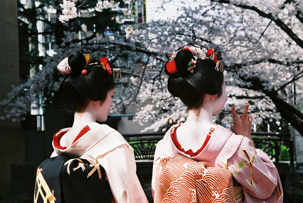 Facebook targets Japan’s booming advertising market, as it overtakes local rival Mixi