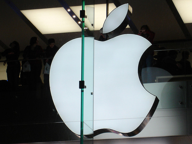 New MacBook Air: 3rd gen Ivy Bridge upto 2.0Ghz Core i7, Up to 8GB RAM 1600Mhz, 60% faster graphics, ...
