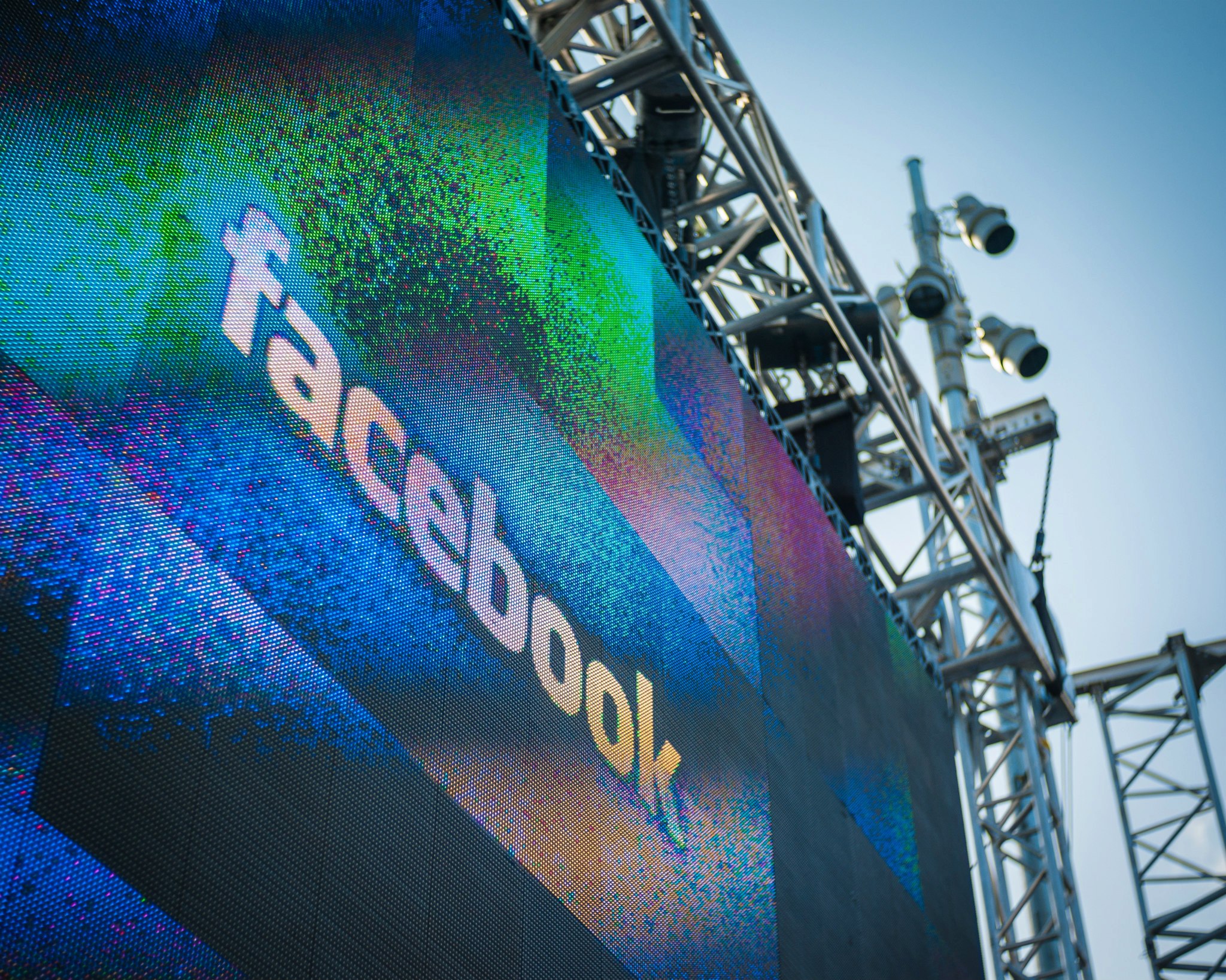 Facebook nabs former Apple UI design manager to head its product design team