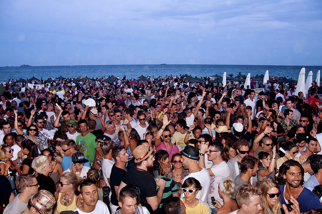 We Share Photos: Easy Facebook photo sharing for events, using an RFID wristband