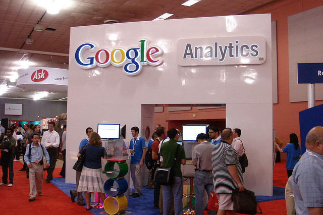 Google opens Google Analytics Content Experiments to all, adds new tracking features too