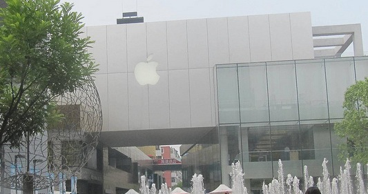 As Apple settles iPad trademark suit in China, another appears over Snow Leopard