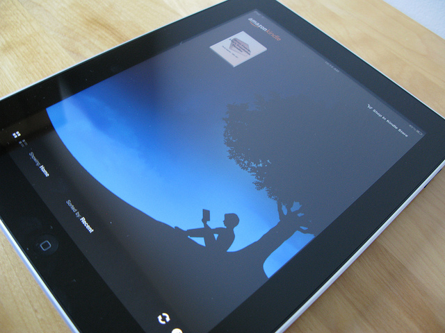 Amazon set to launch 10-inch tablet to accompany 7-inch Kindle Fire, says Staples exec