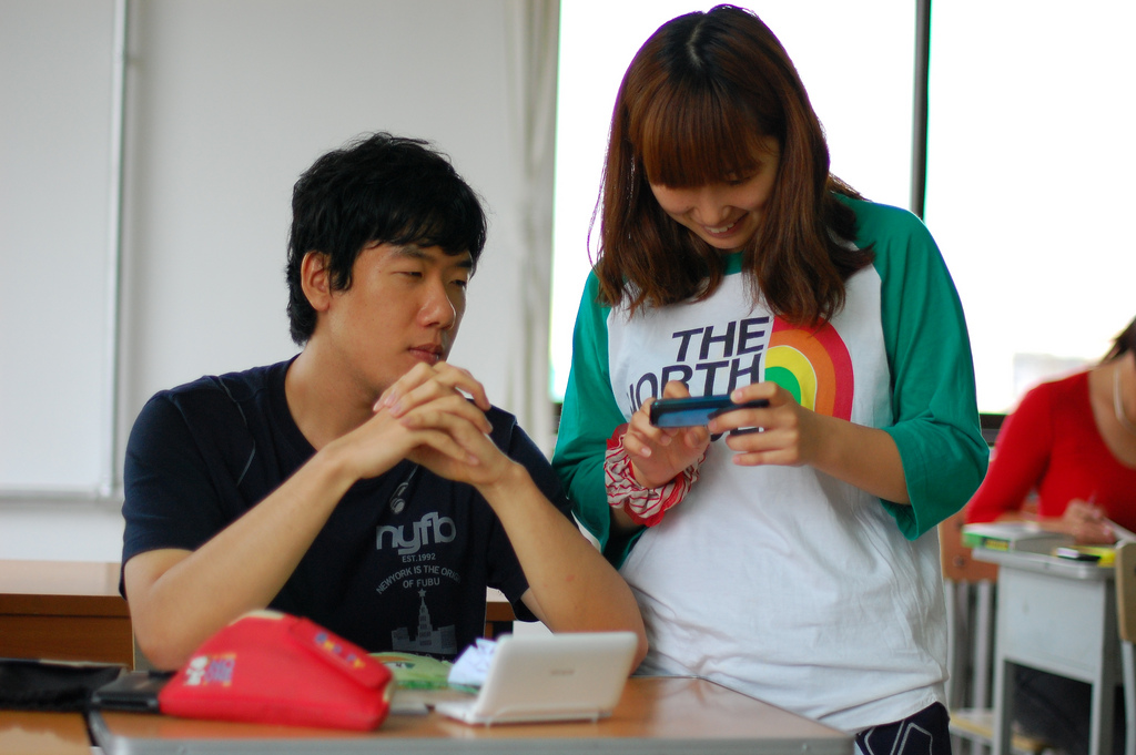 Driven by Android, smartphone shipments overtake feature phones for the first time in China