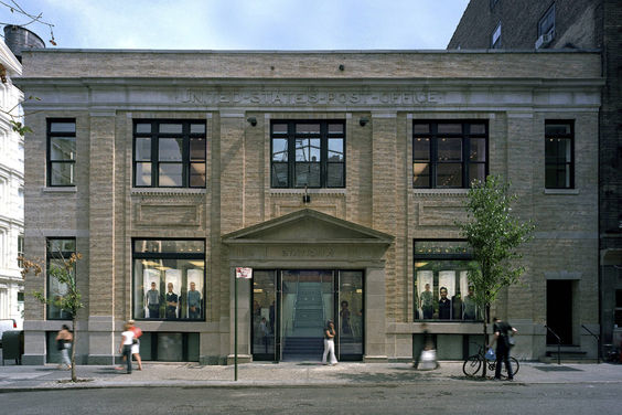 Apple perfectionism at its best: The new Soho store and giant pieces of seamless glass