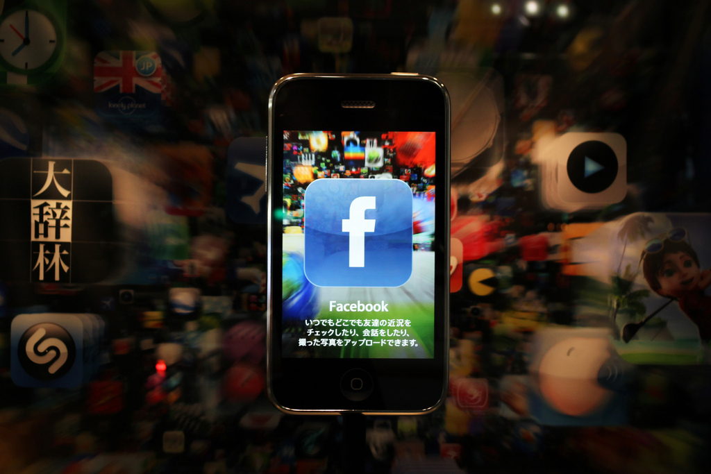 Facebook launches native app for iPhone and iPad, rebuilt from ground up to be twice as fast