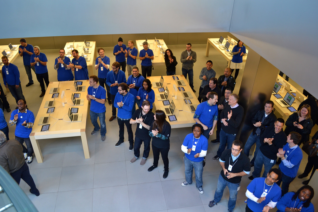Apple registers new Russian distribution arm, may begin selling products directly in 2013