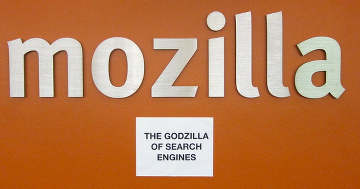 Mozilla sends the Internet Explorer team a cake, proving that it can sling saccharine with the best of ...
