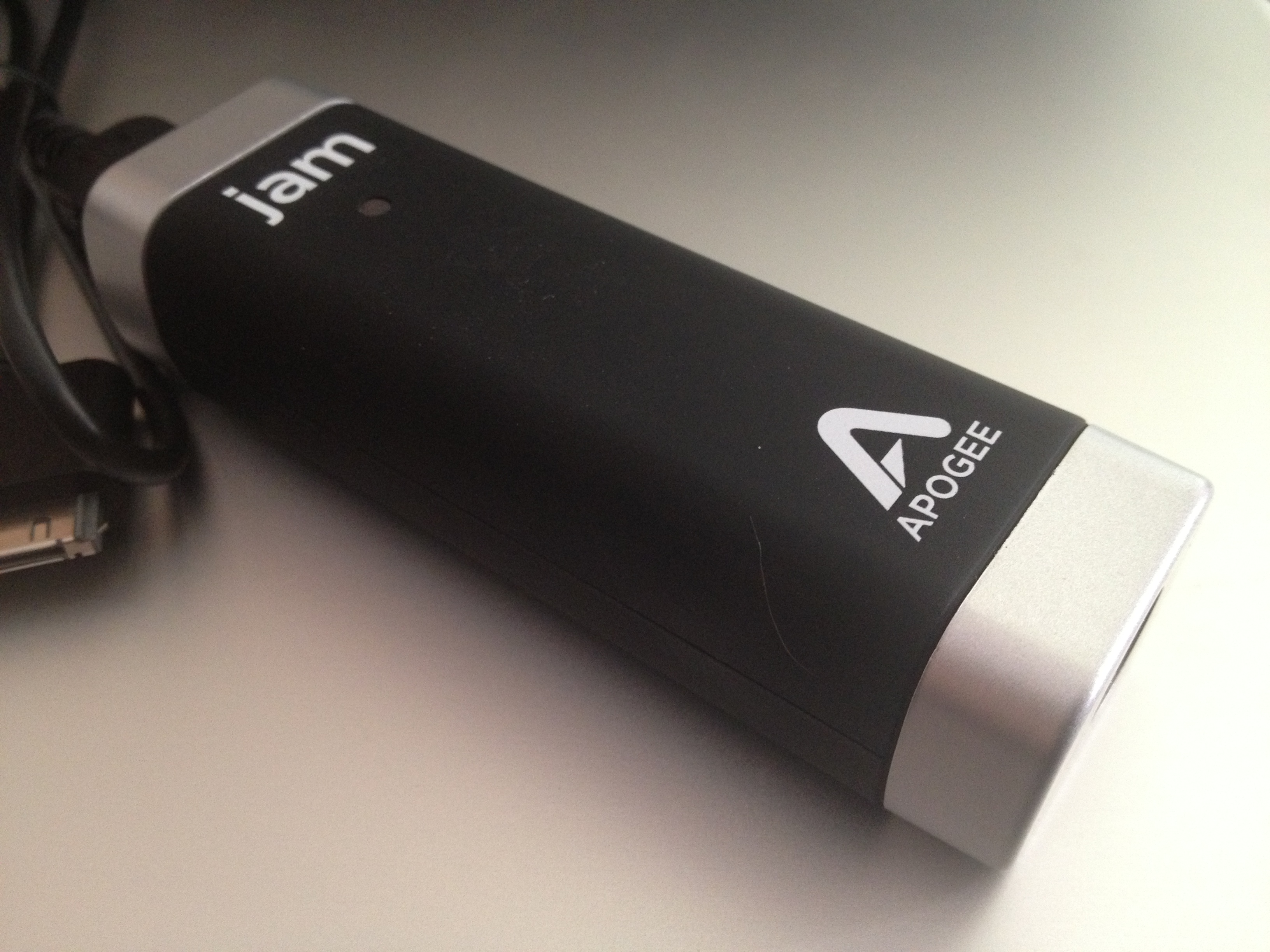 The Apogee Jam is a killer USB guitar interface for your Mac, iPhone or iPad