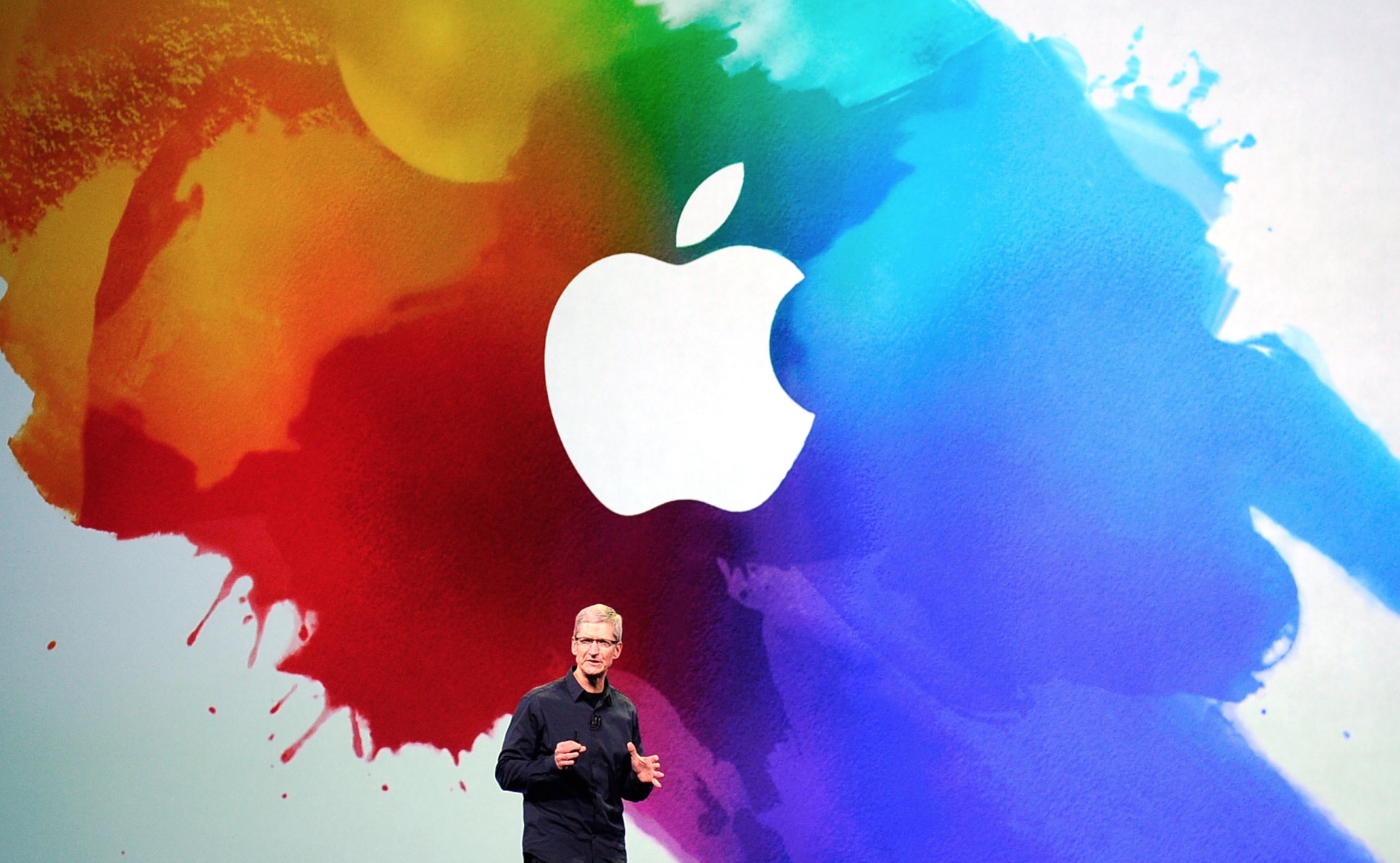 Appleâs Tim Cook takes personal responsibility for Retail, flatters miffed store workers
