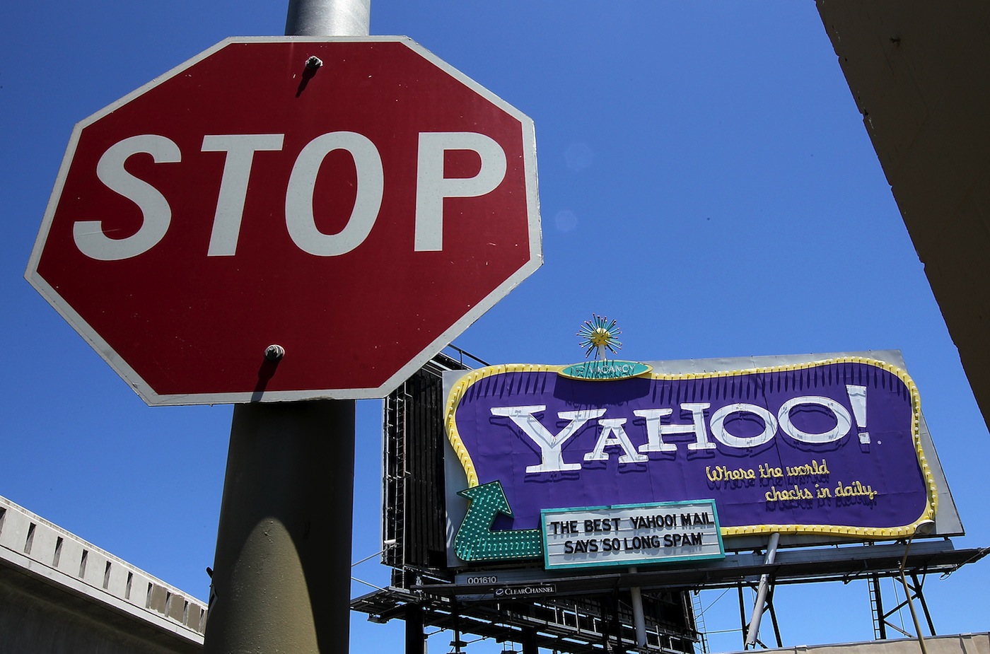 What’s it gonna be, Yahoo? Are you shuttering your mobile blog or not?
