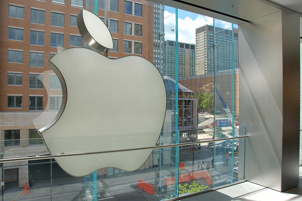 Apple corrects ‘inaccurate’ Samsung apology, adding it to its UK website front page following ...
