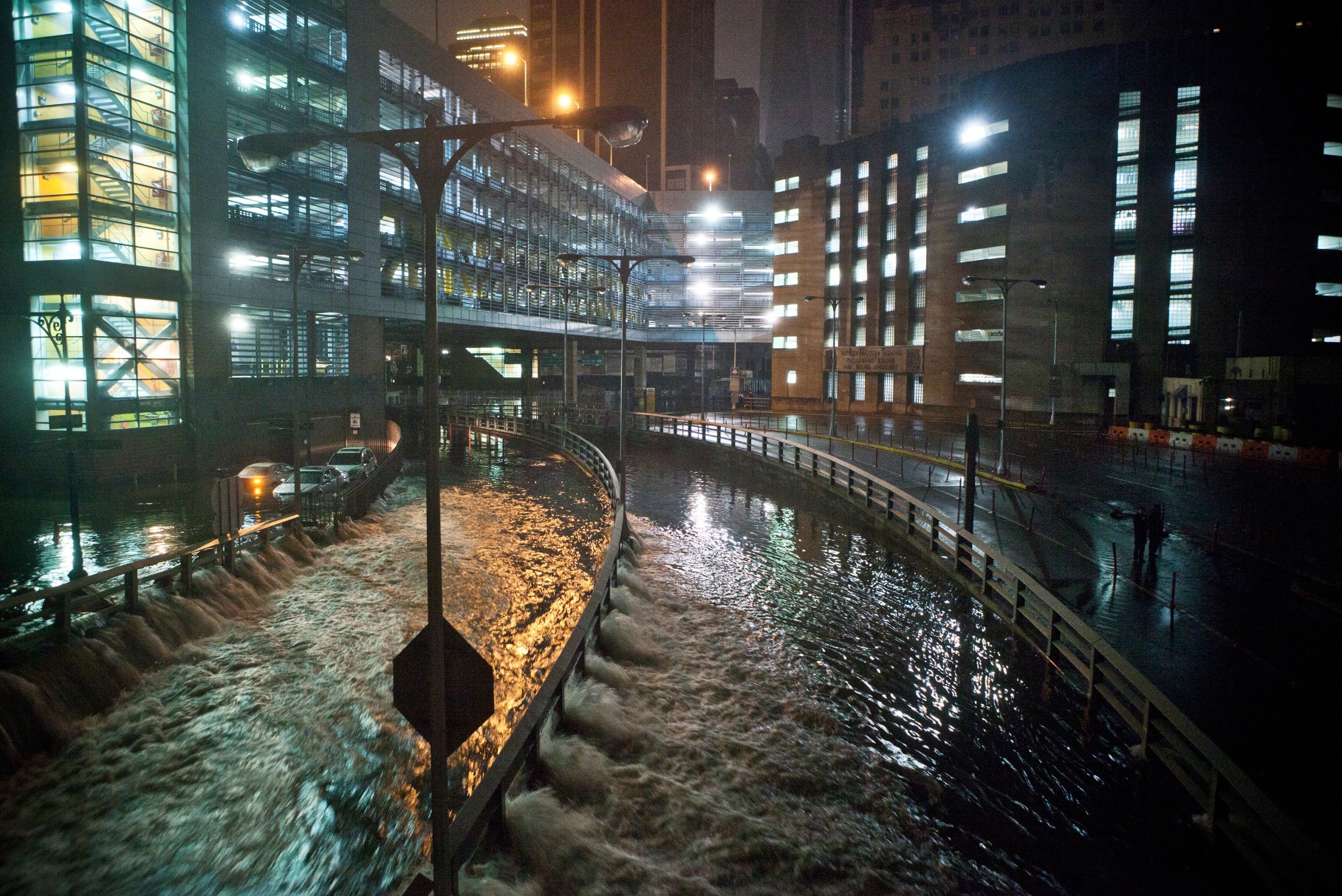 Foursquare and Snoball let you help those affected by Sandy automatically at every check-in