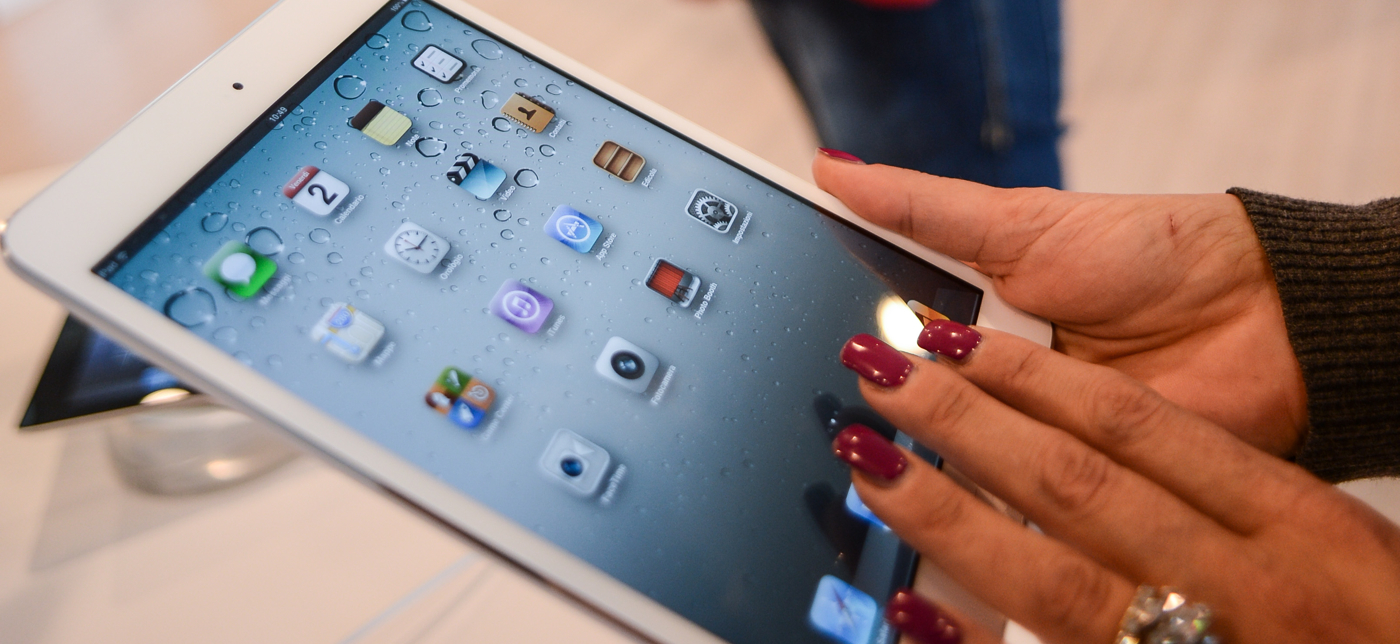 Apple posts iPad mini commercial demoing a warming Heart and Soul piano duet with the iPad