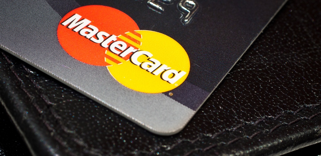 This Indiegogo project wants to bring credit card-sized smartphone power packs to the world