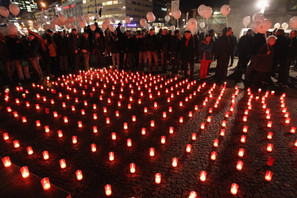 To support World AIDS Day, Apple will promote (RED) in its products and retail store logos