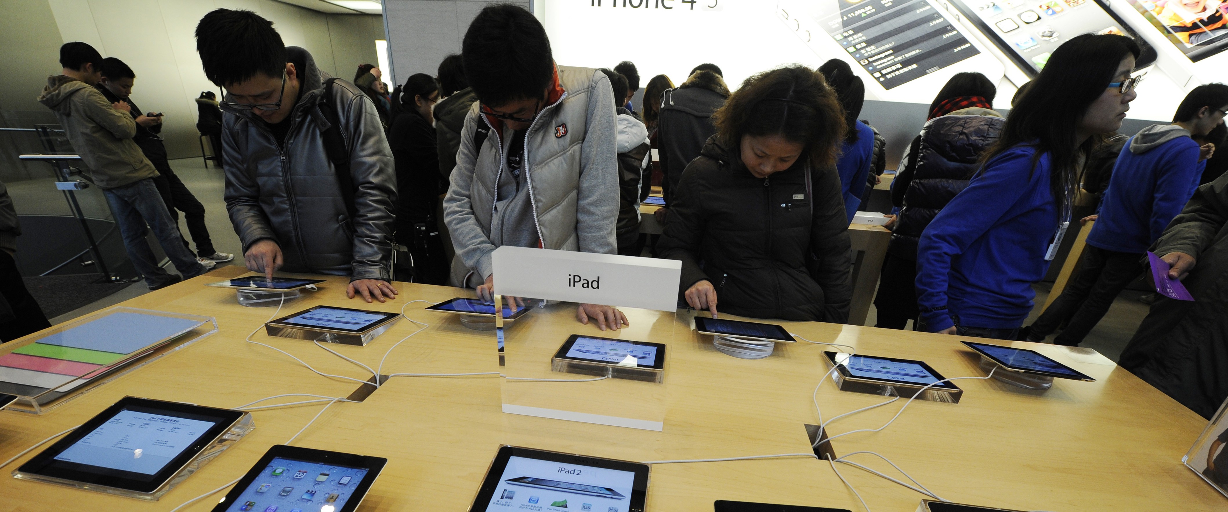 Report: Galaxy S III, iPhone and iPad top the most-discussed gifts for Christmas