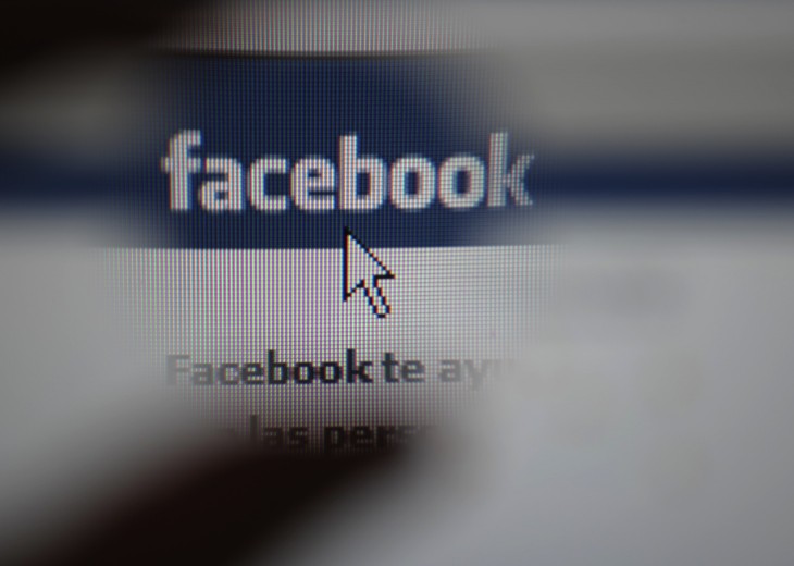 Just in time: Facebook restores New Year’s messaging service after plugging privacy loophole