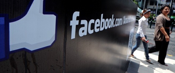 Facebook returns to full service, blames DNS update for downtime